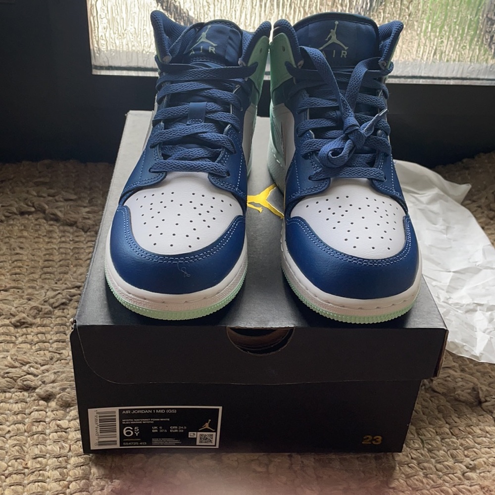 Air Jordan 1 Mid 'Mystic Navy/MintSneakers Size 6.5 Y Big Kids/8 W NIB - Picture 5 of 8